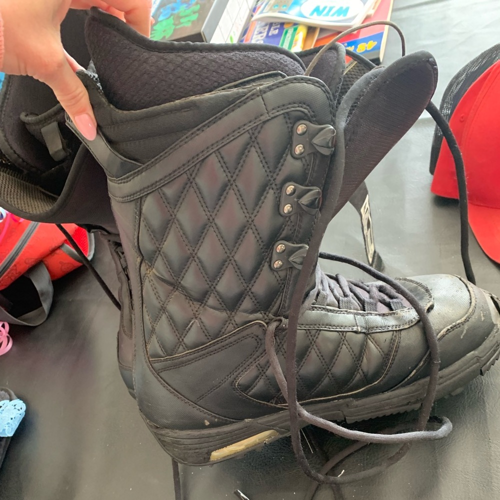 Mens burton snowboard boots size 11